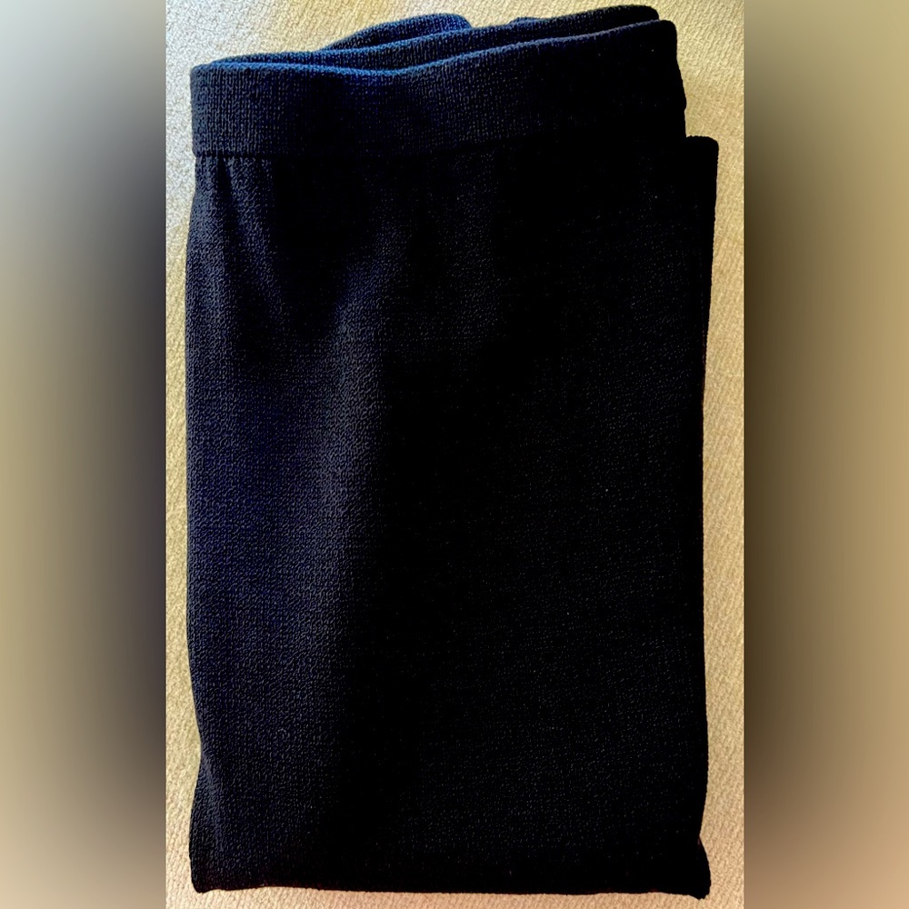 St John  collection knits skirt, black color, Size 14
